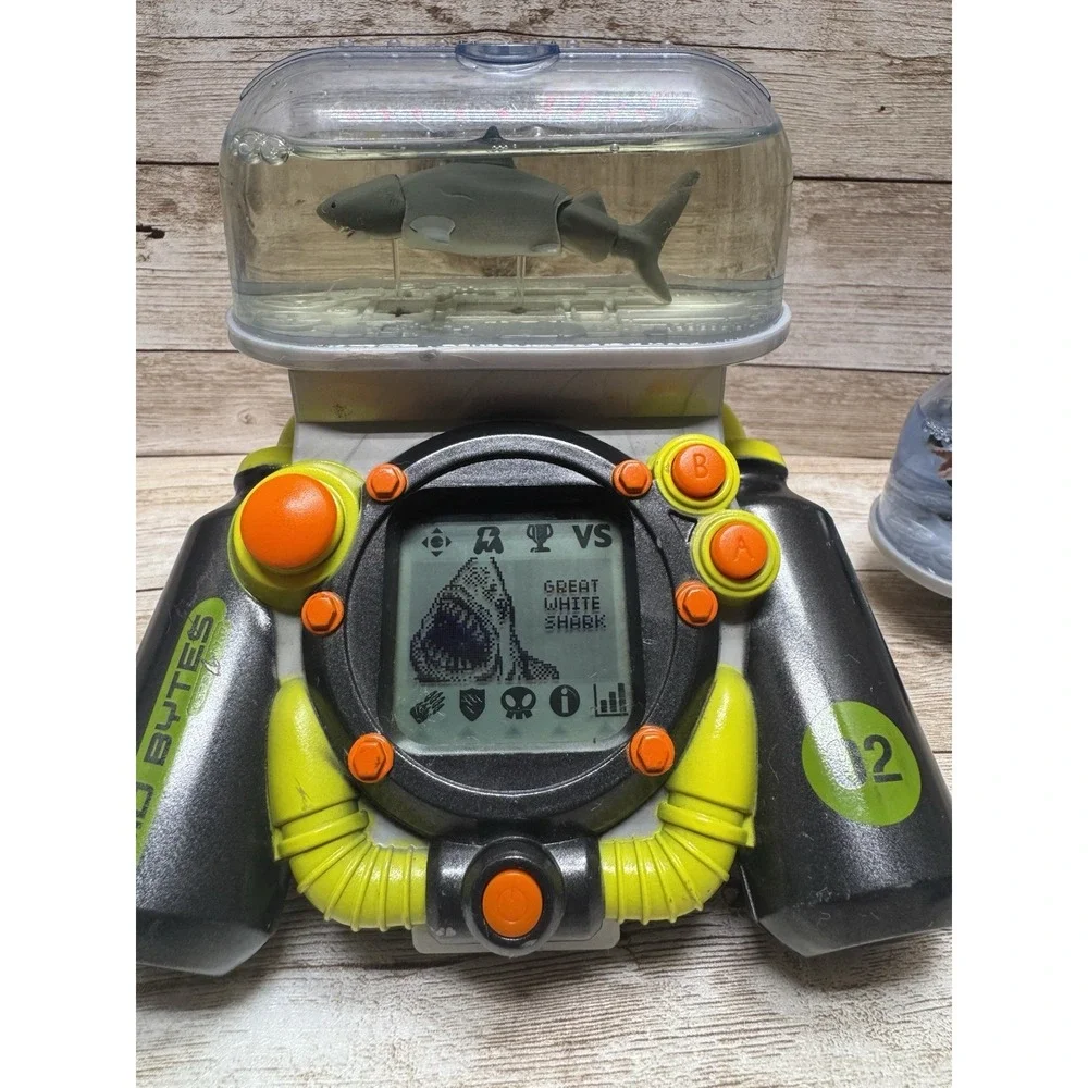 2007 Lot Bio Bytes 5 Animal Electronic Handheld Travel Game Water Tank